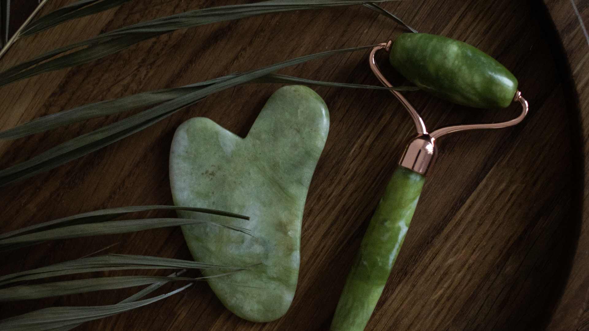 gua sha en jade