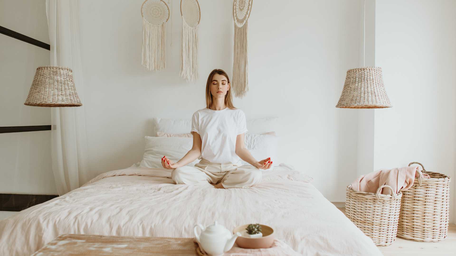 méditation dans une chambre