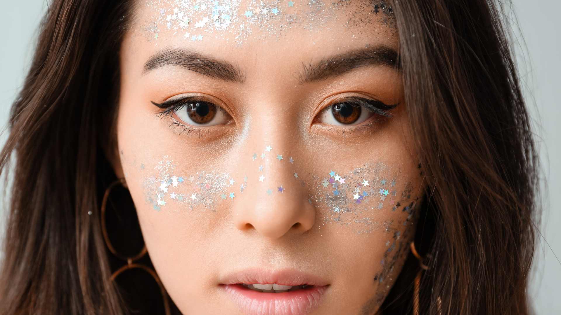 paillettes sur visage