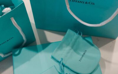 Investir dans les accessoires de luxe : Cartier vs Tiffany & Co.